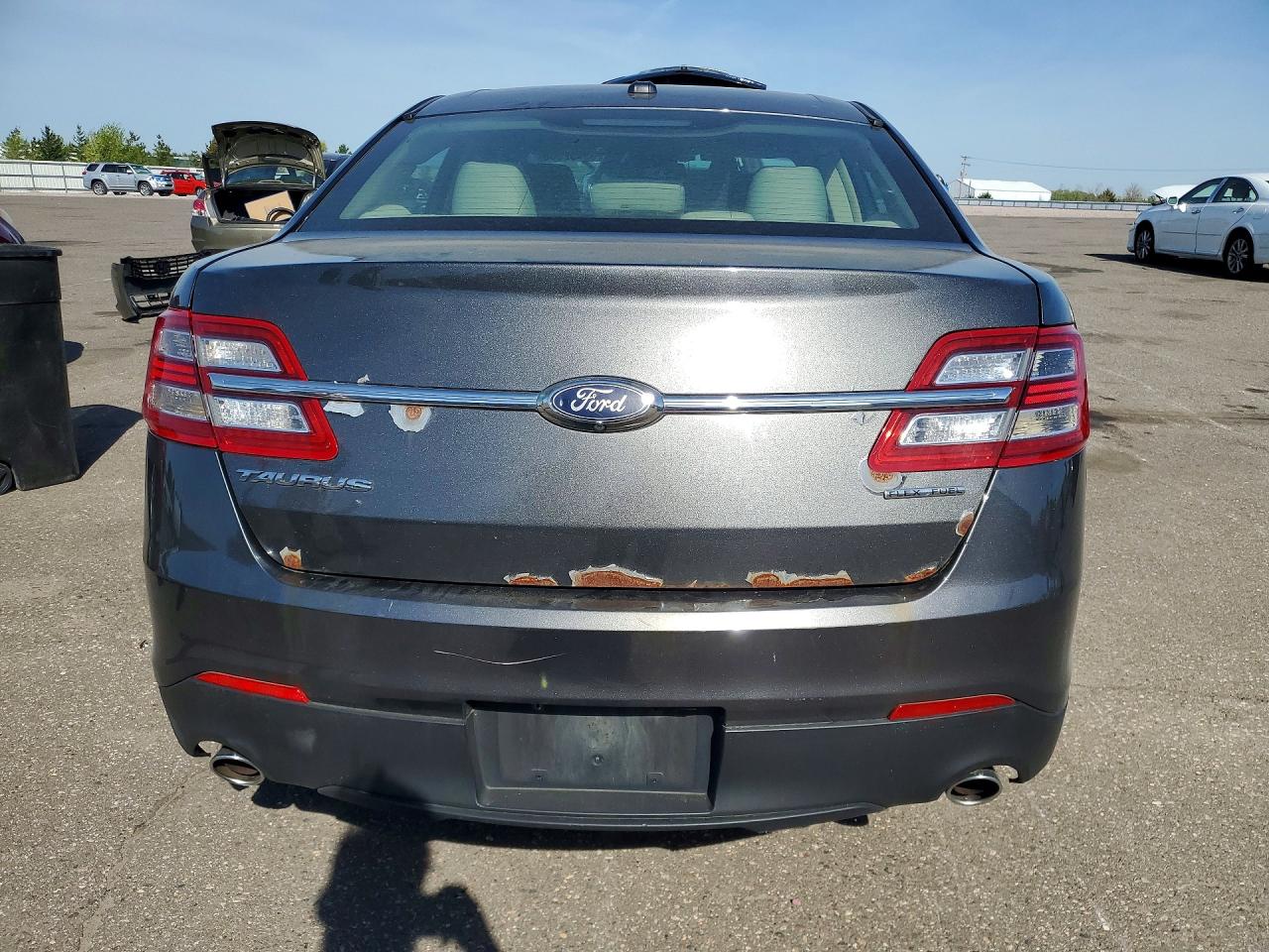 2016 FORD TAURUS SE photo 11