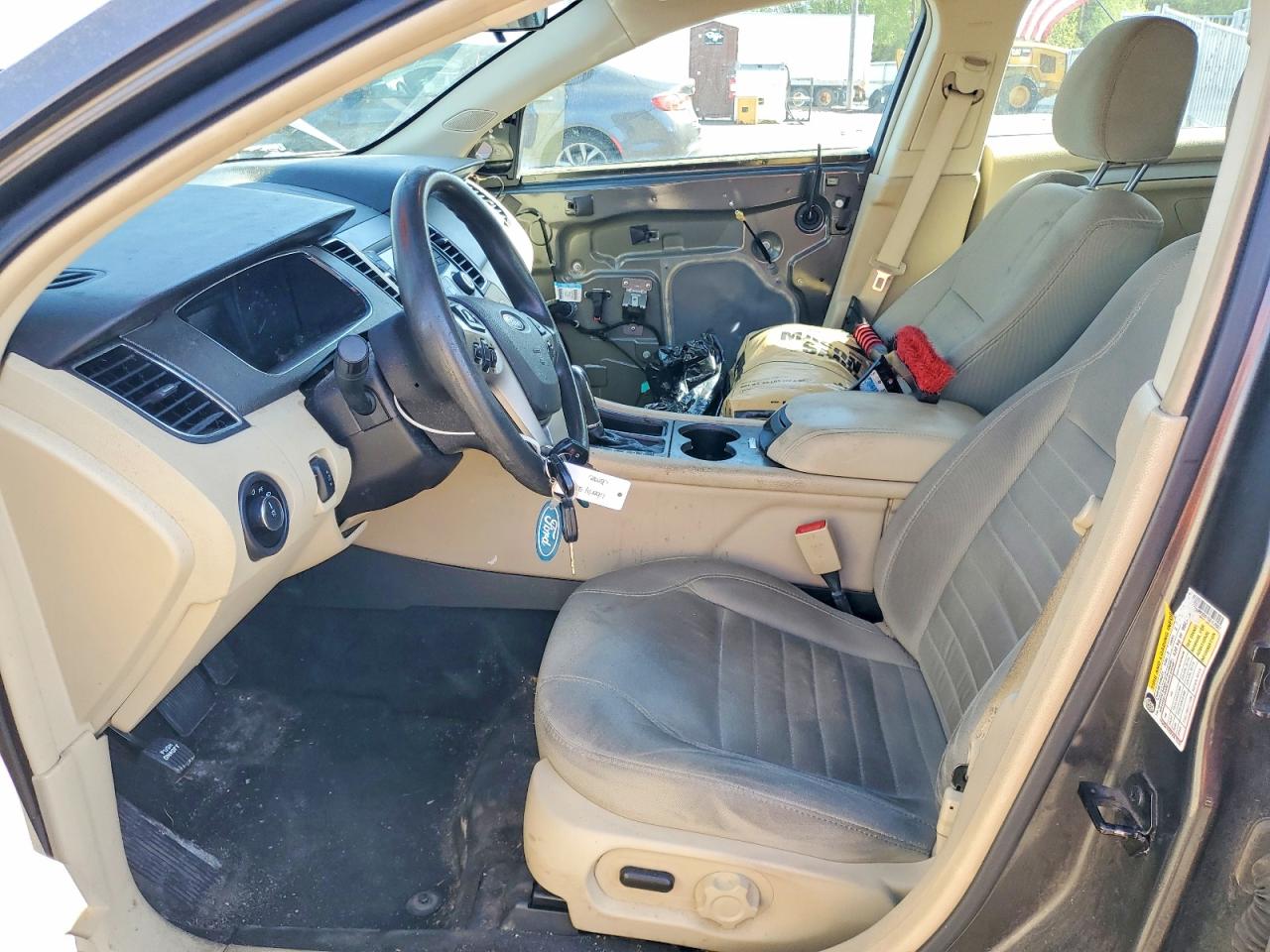 2016 FORD TAURUS SE photo 13