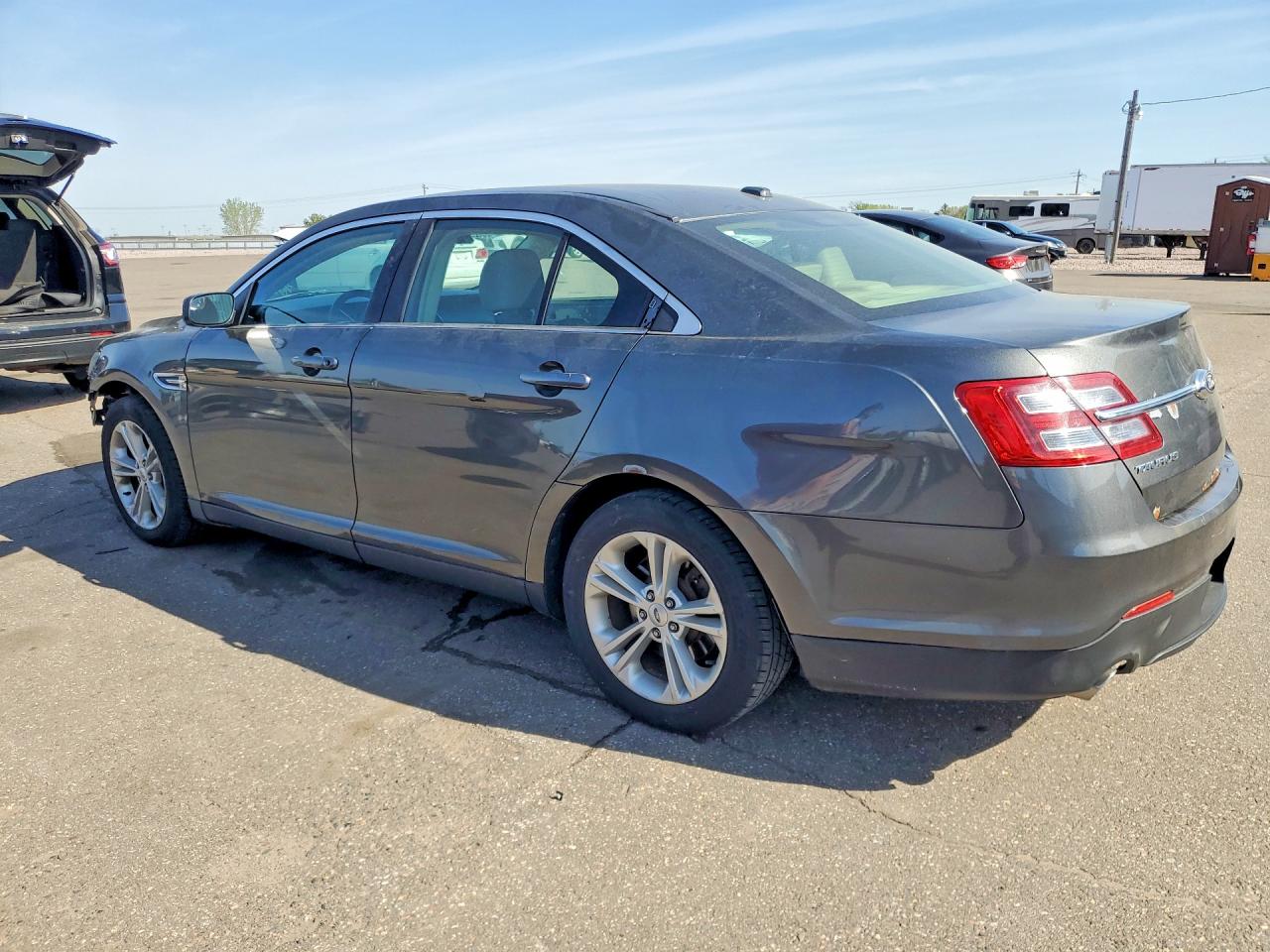2016 FORD TAURUS SE photo 3