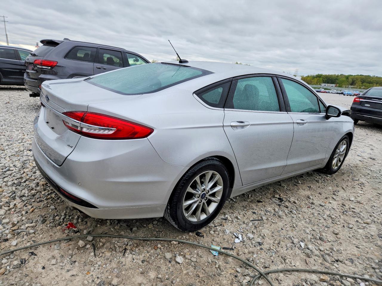 2017 FORD FUSION SE photo 5