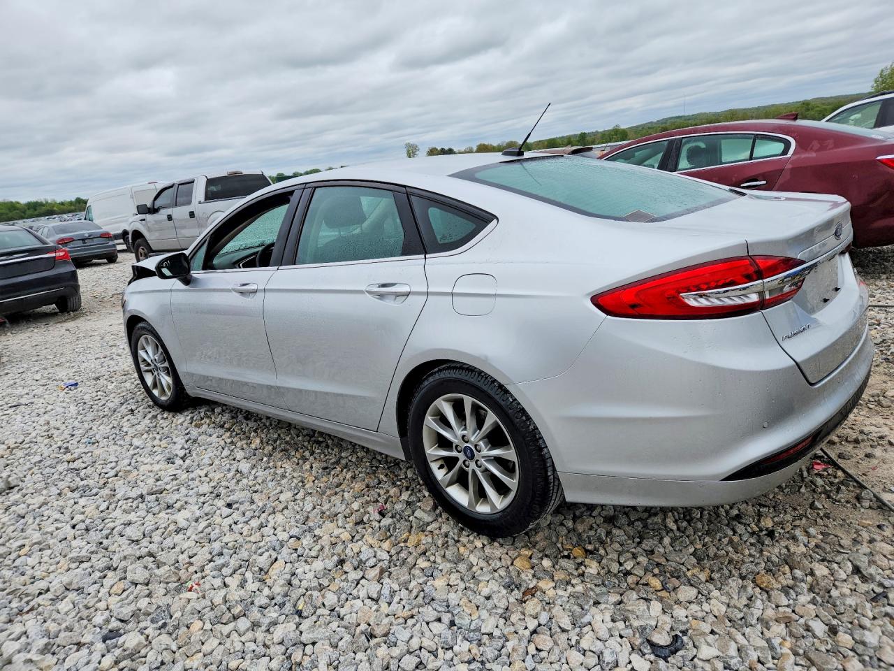 2017 FORD FUSION SE photo 3
