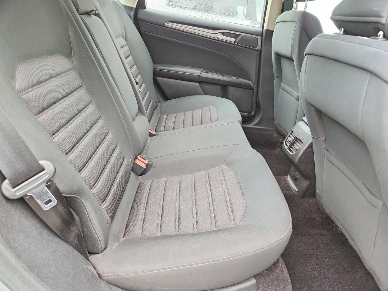 2017 FORD FUSION SE photo 19