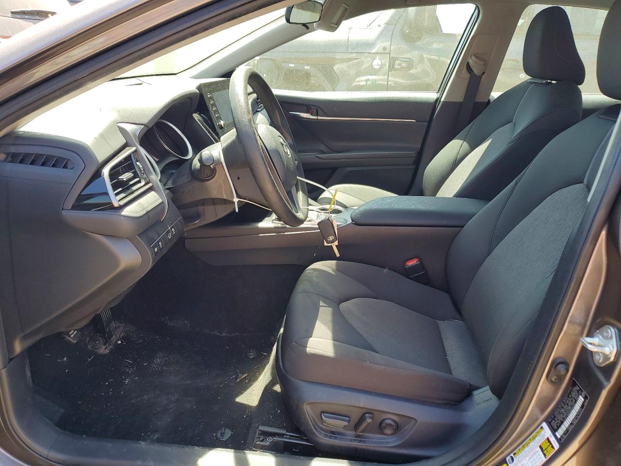 2022 TOYOTA CAMRY LE photo 13