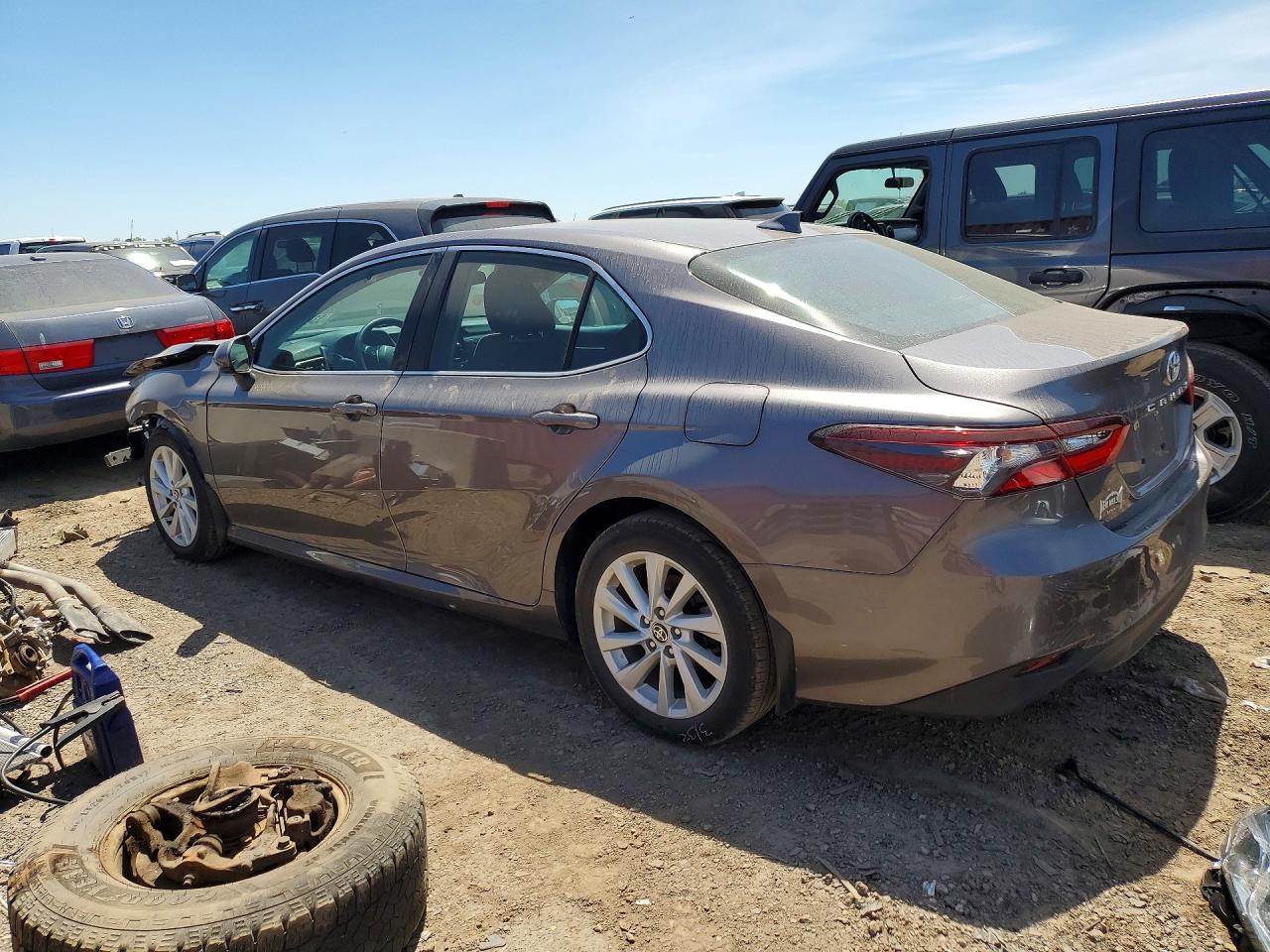 2022 TOYOTA CAMRY LE photo 3