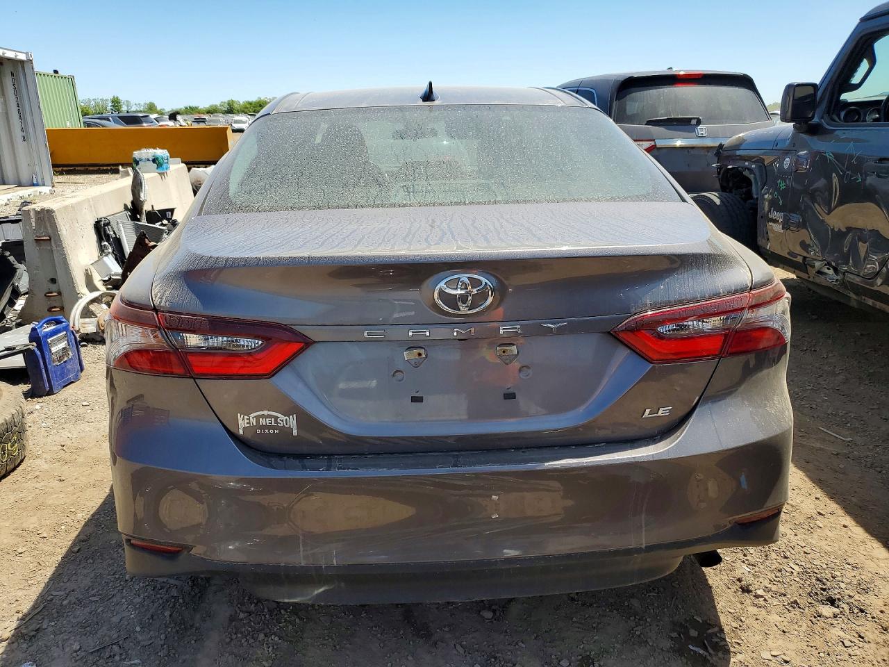 2022 TOYOTA CAMRY LE photo 11
