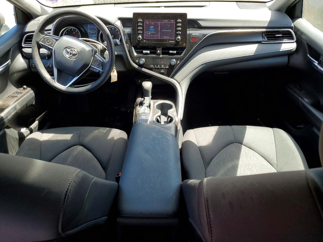 2022 TOYOTA CAMRY LE photo 15