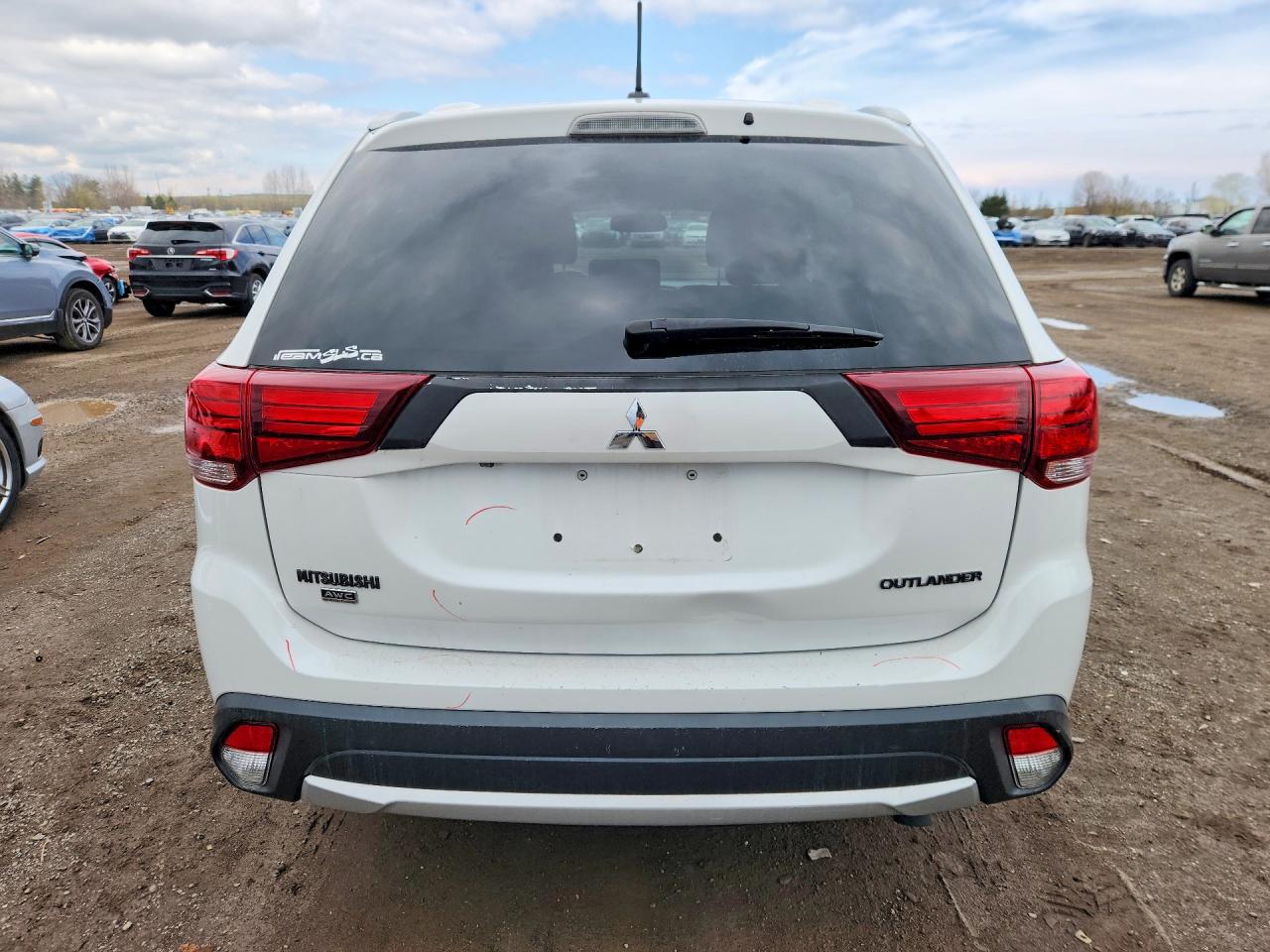 2016 MITSUBISHI OUTLANDER SE photo 16