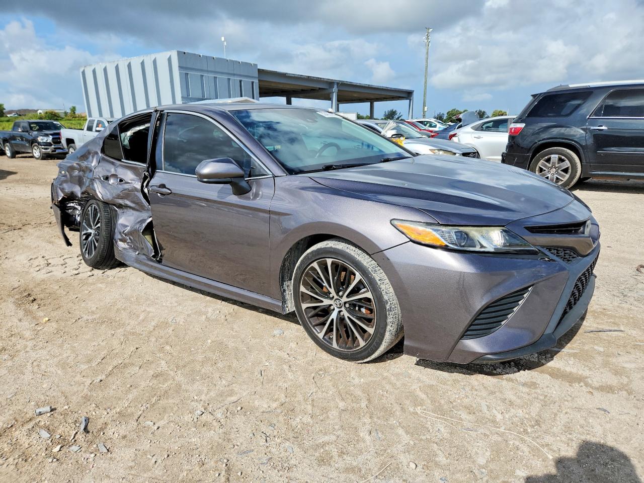 2019 TOYOTA CAMRY SE photo 7