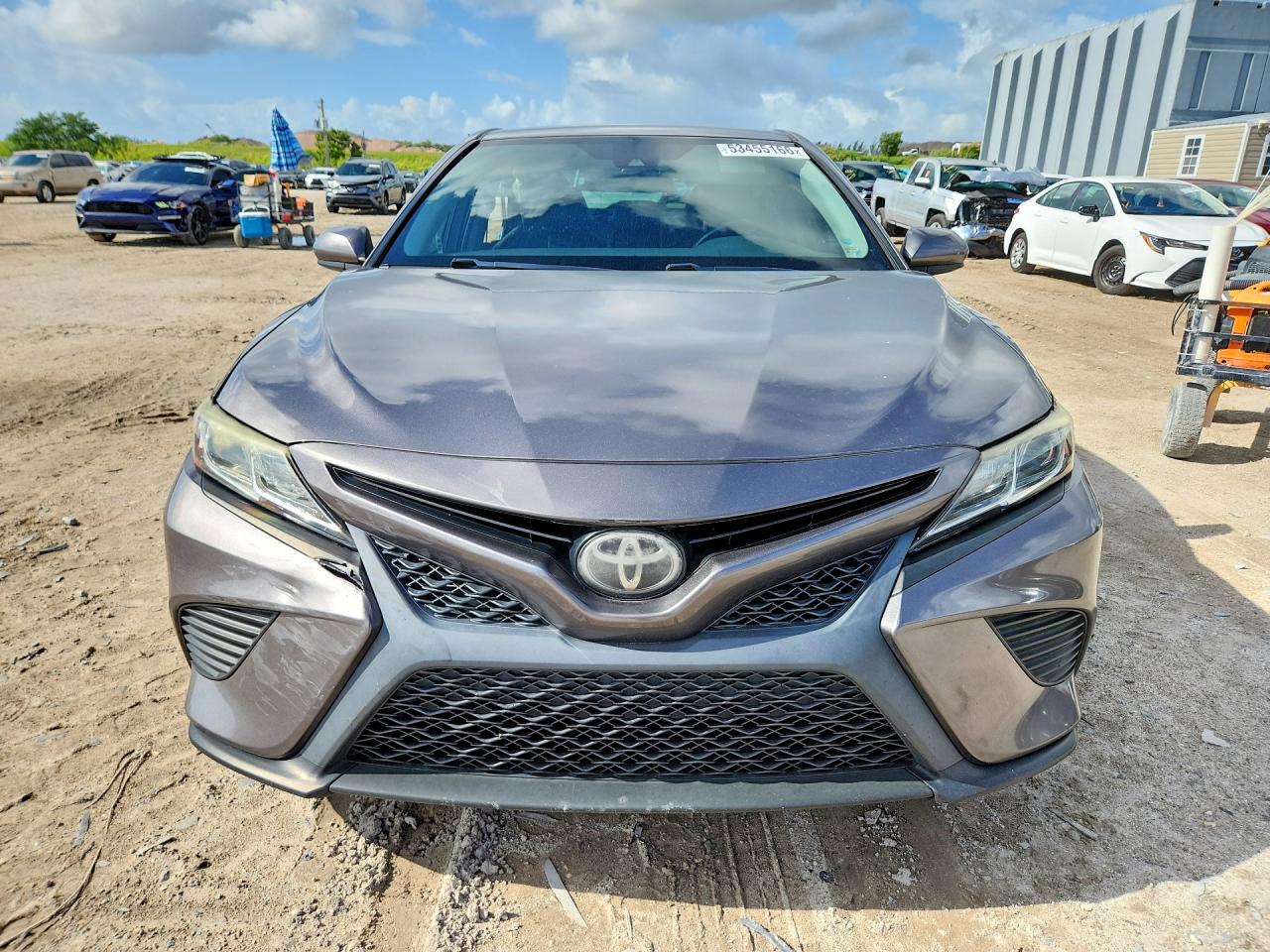2019 TOYOTA CAMRY SE photo 9