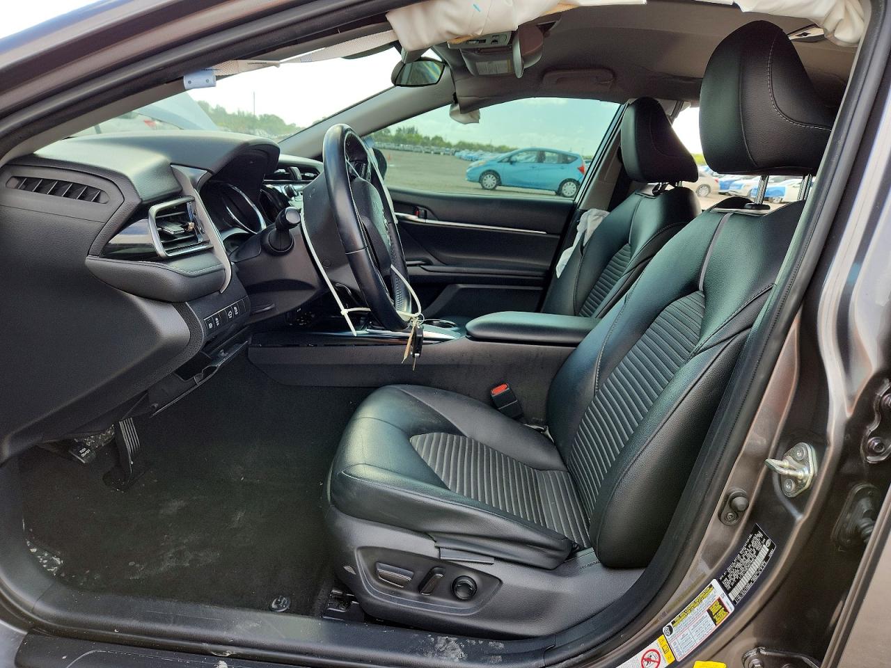 2019 TOYOTA CAMRY SE photo 13