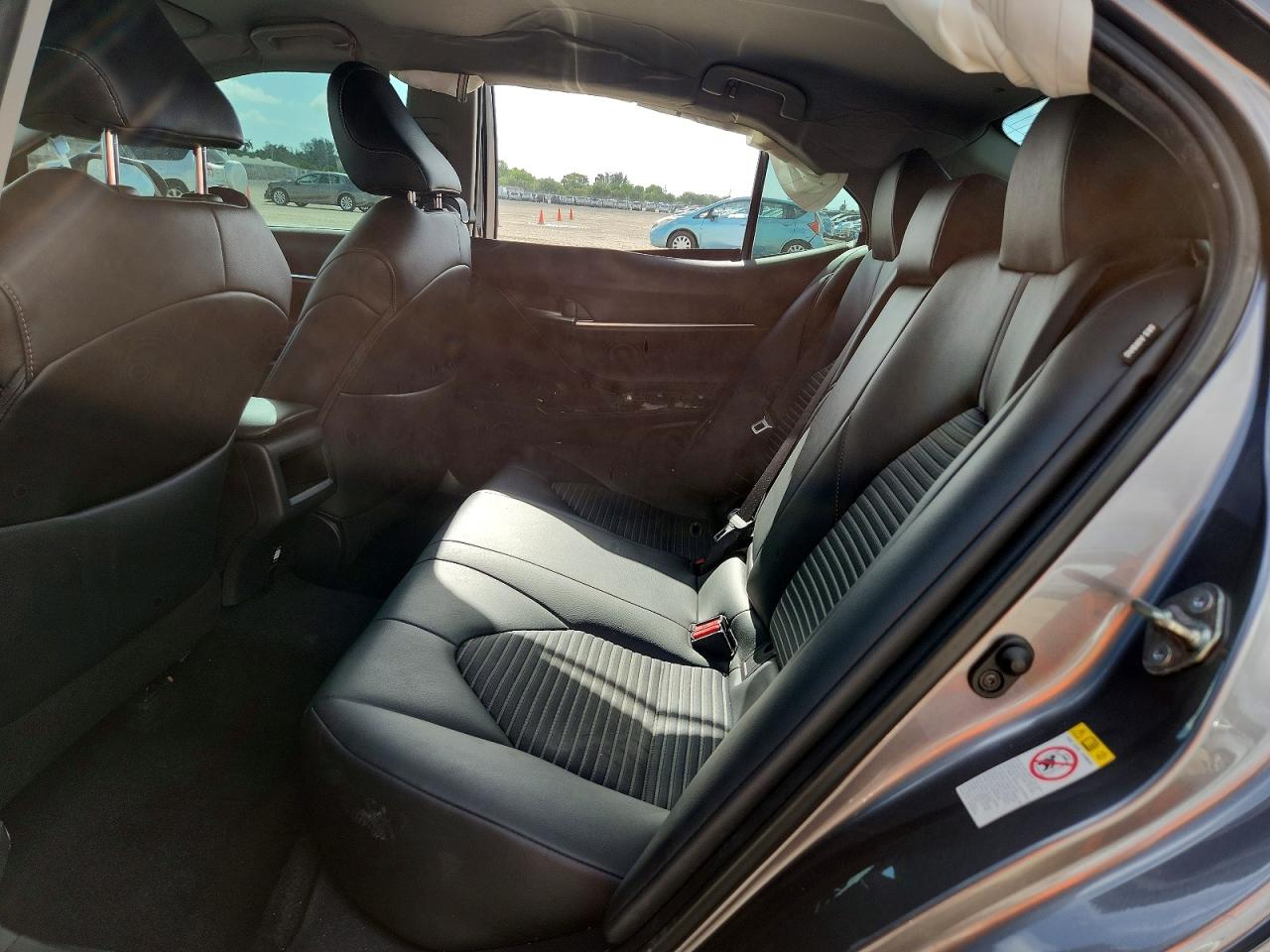 2019 TOYOTA CAMRY SE photo 19