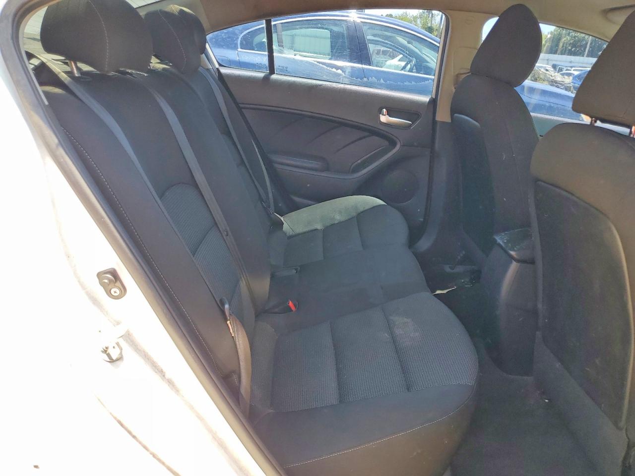 2017 KIA FORTE LX photo 19