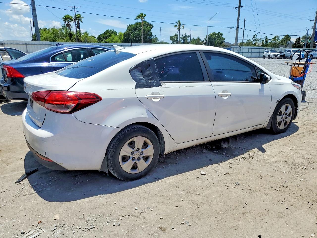 2017 KIA FORTE LX photo 5