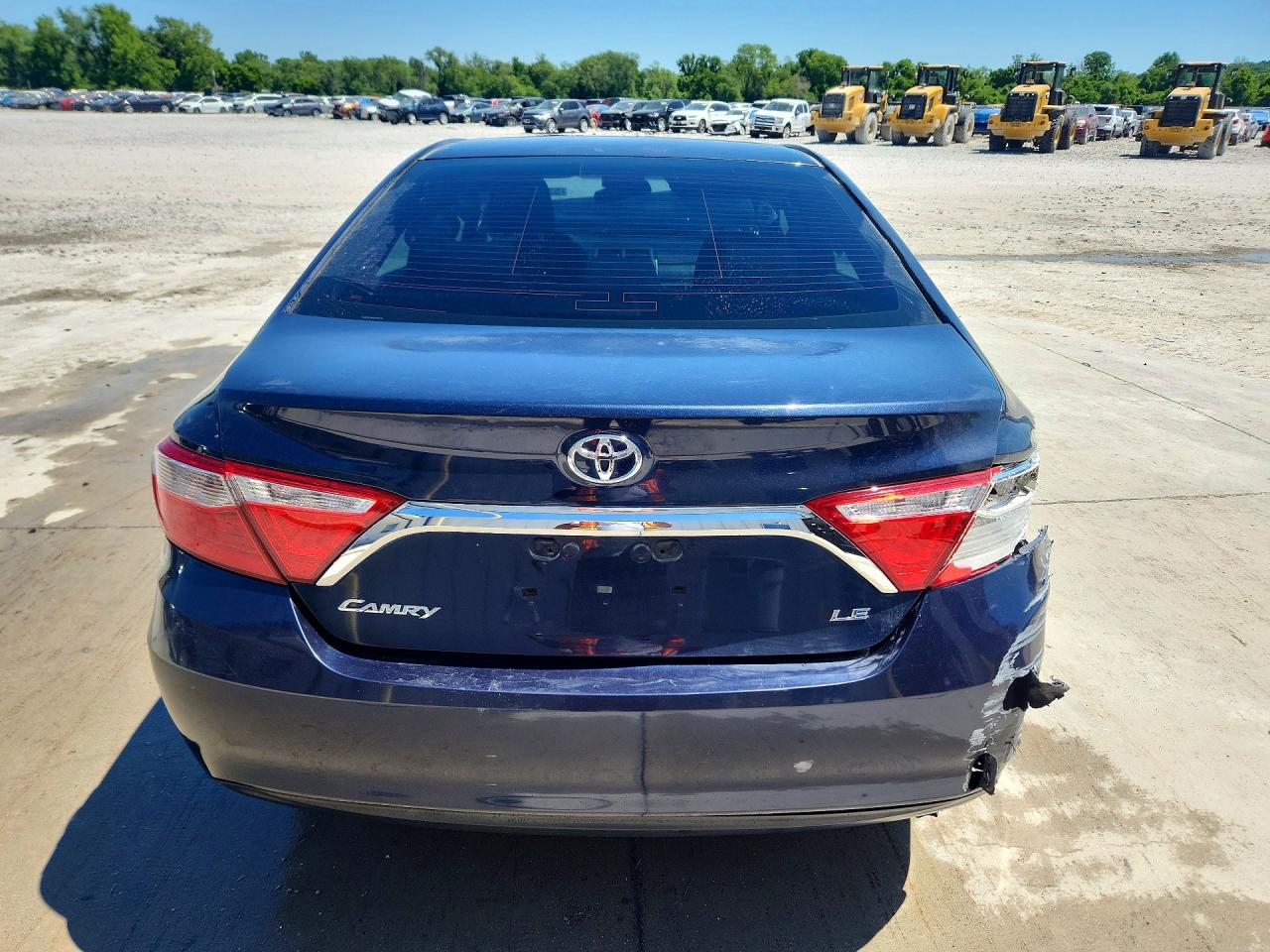 2016 TOYOTA CAMRY LE photo 16