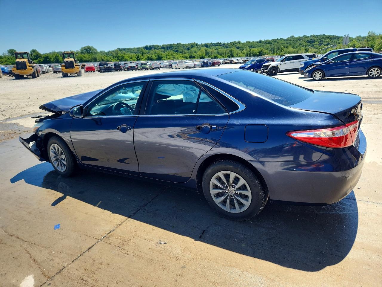 2016 TOYOTA CAMRY LE photo 4
