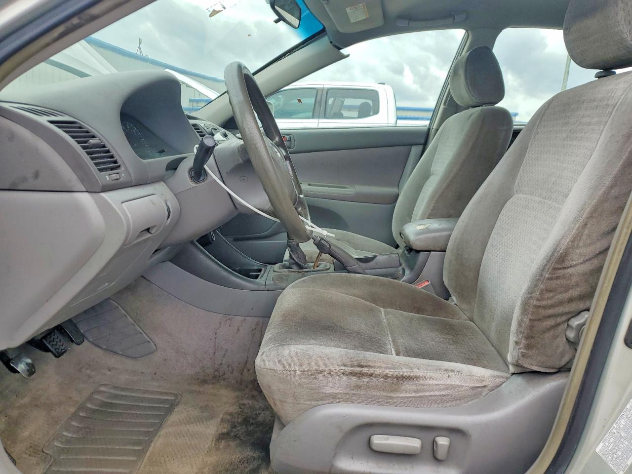 2002 TOYOTA CAMRY LE photo 7