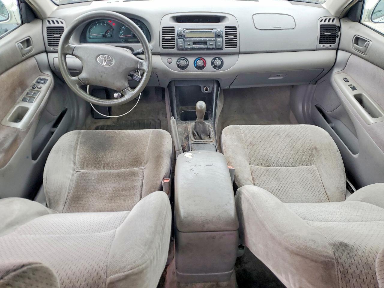 2002 TOYOTA CAMRY LE photo 8