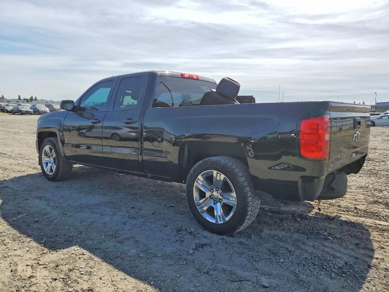 2018 CHEVROLET SILVERADO C1500 CUSTOM photo 3