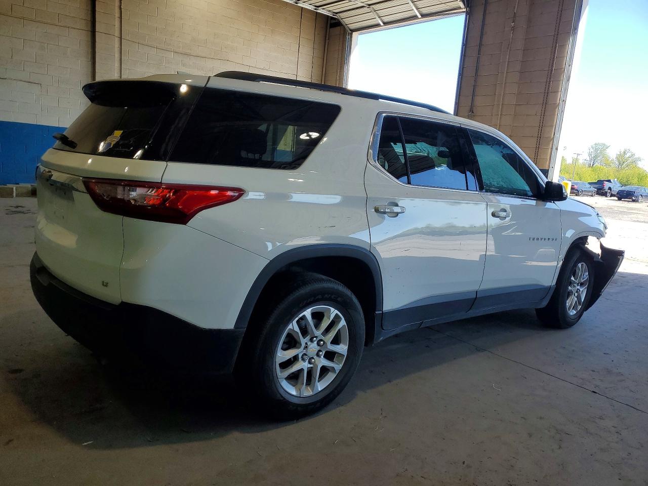2019 CHEVROLET TRAVERSE LT photo 3