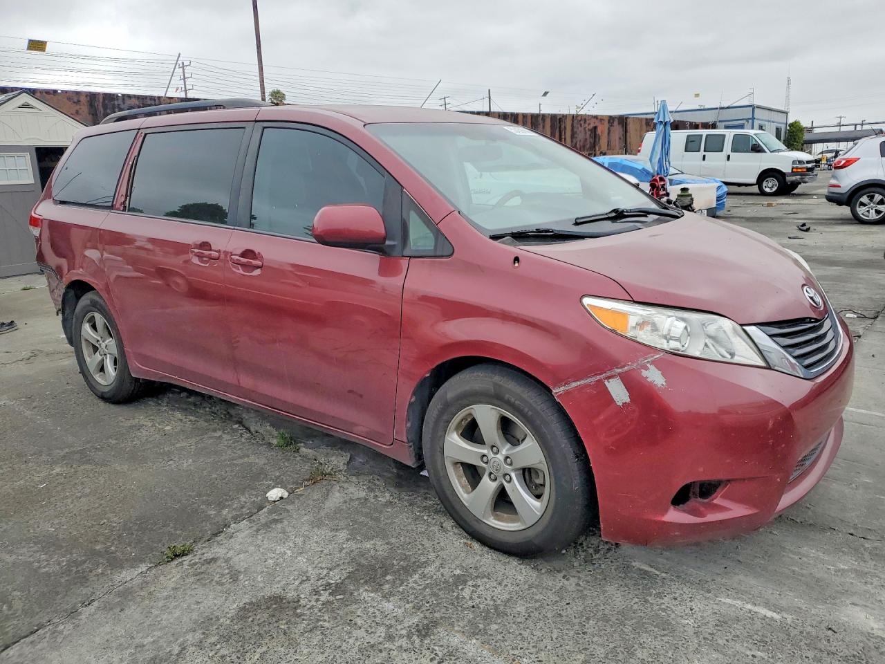 2013 TOYOTA SIENNA LE photo 7