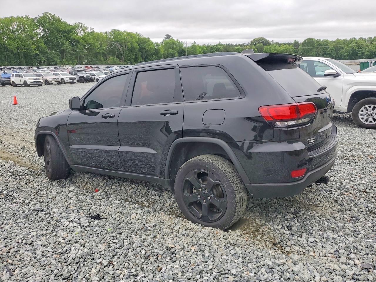 2019 JEEP GRAND CHEROKEE LAREDO photo 4