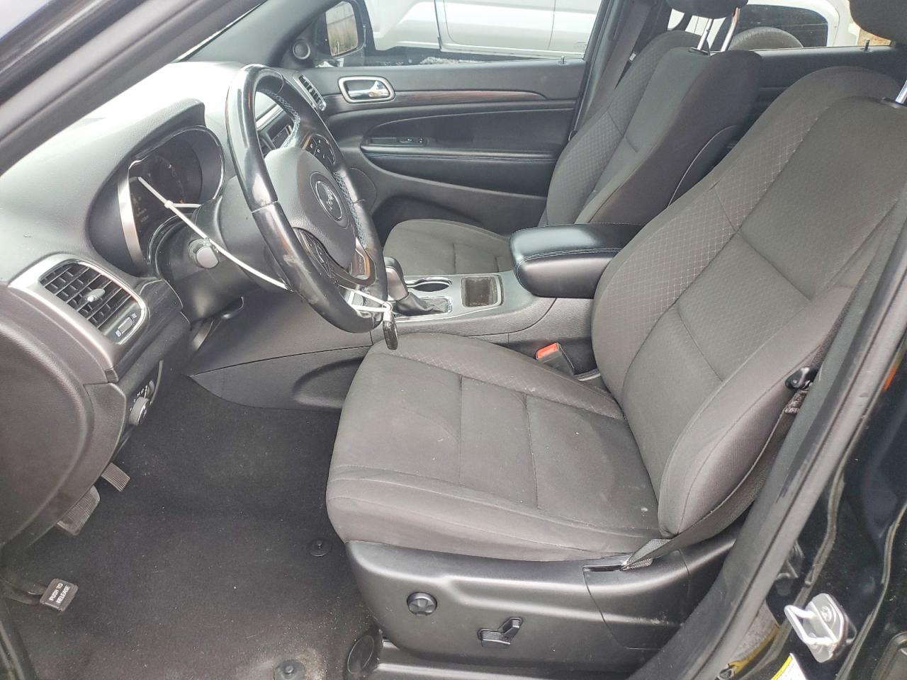 2019 JEEP GRAND CHEROKEE LAREDO photo 19