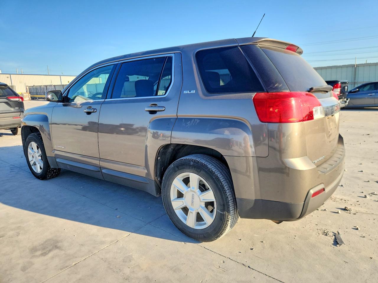 2011 GMC TERRAIN SLE photo 4