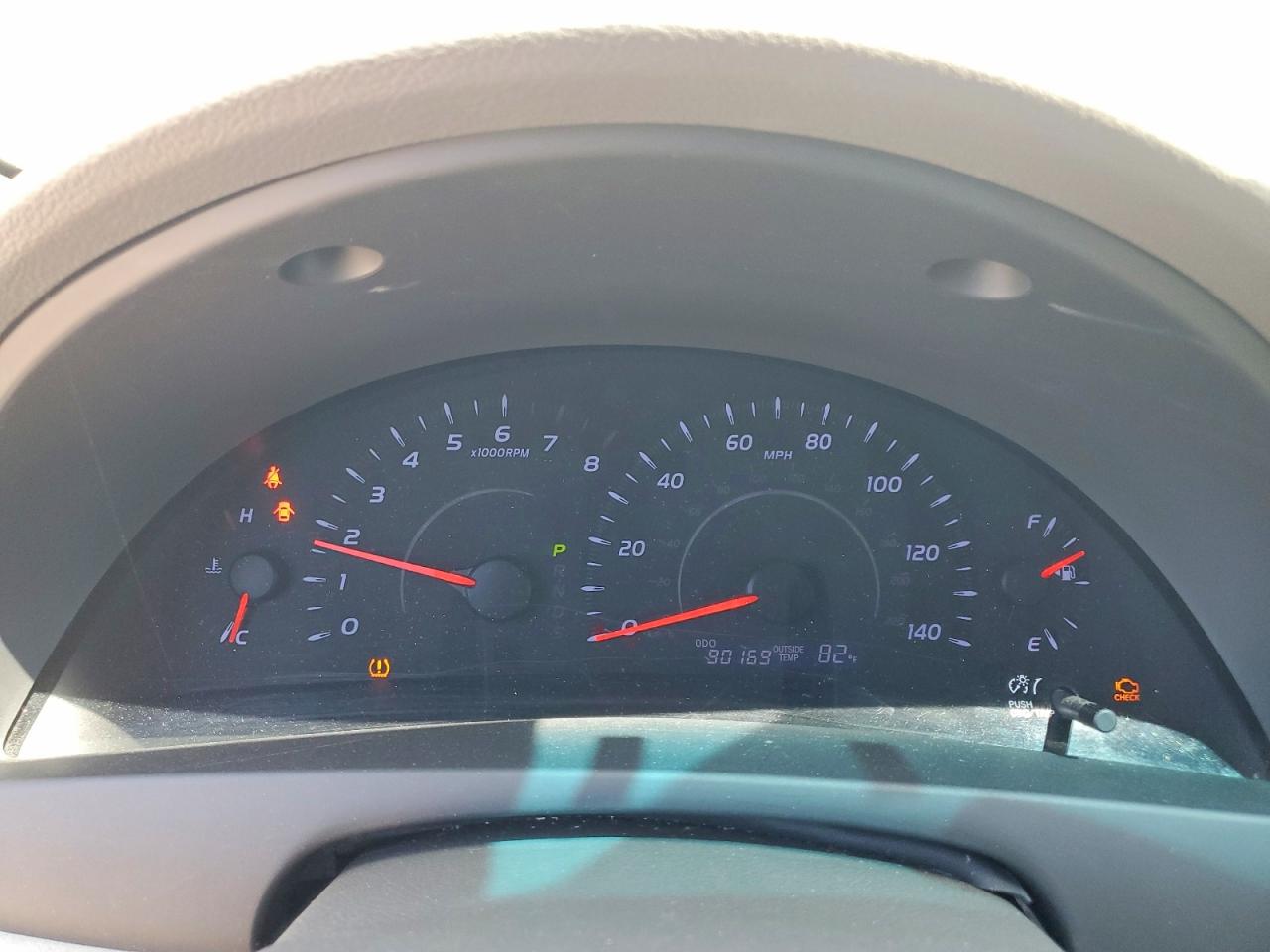 2010 TOYOTA CAMRY LE photo 25