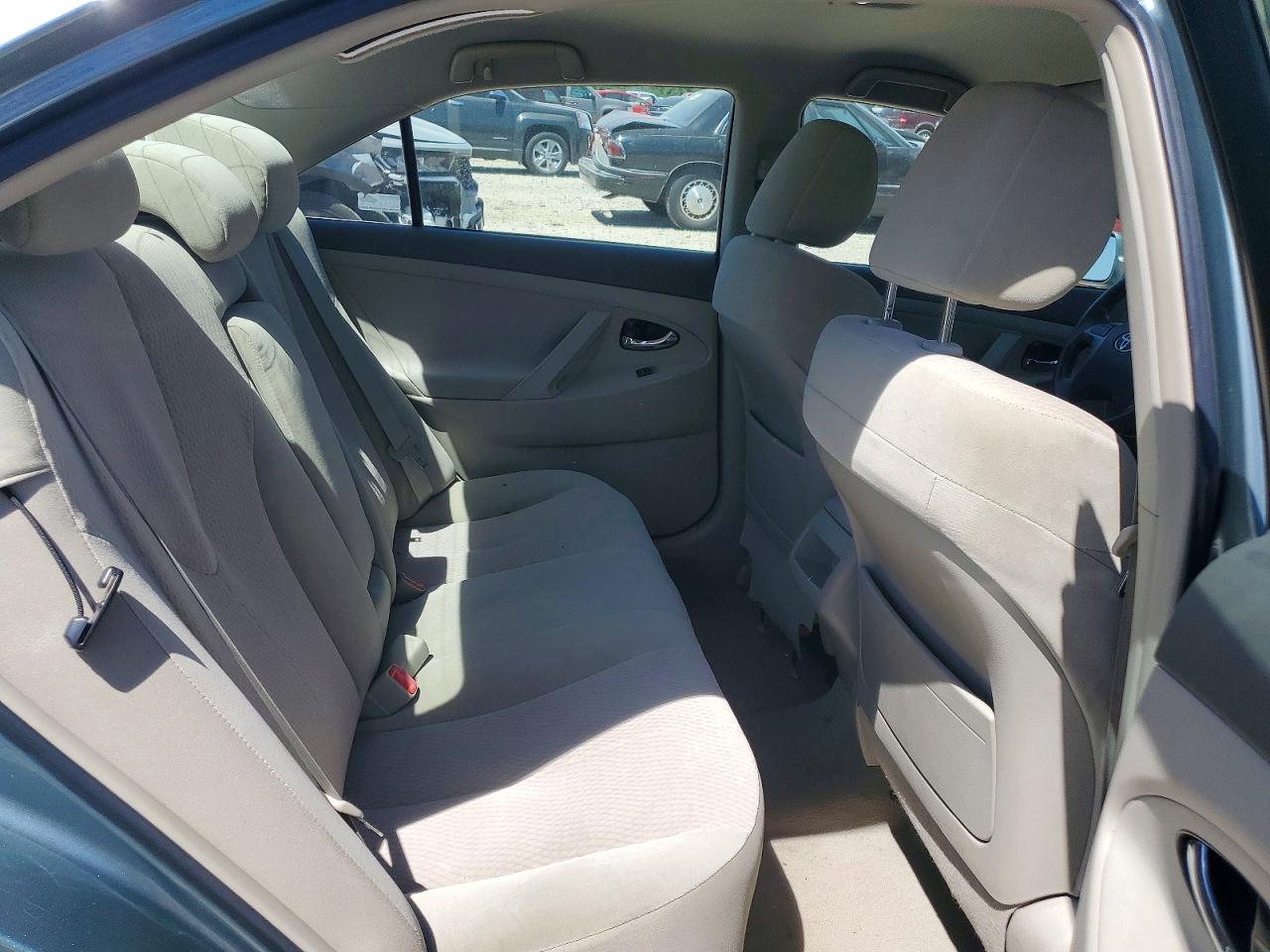 2010 TOYOTA CAMRY LE photo 28