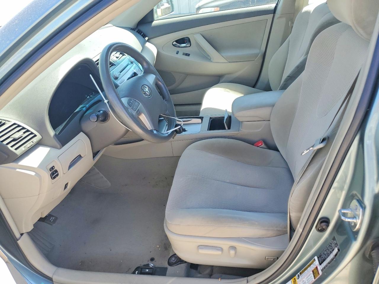 2010 TOYOTA CAMRY LE photo 19