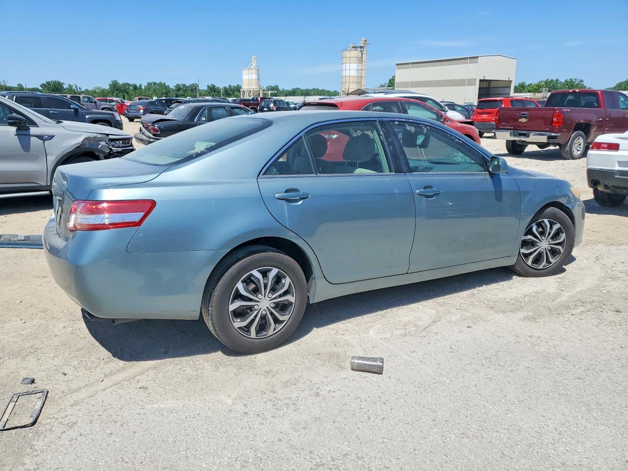 2010 TOYOTA CAMRY LE photo 7