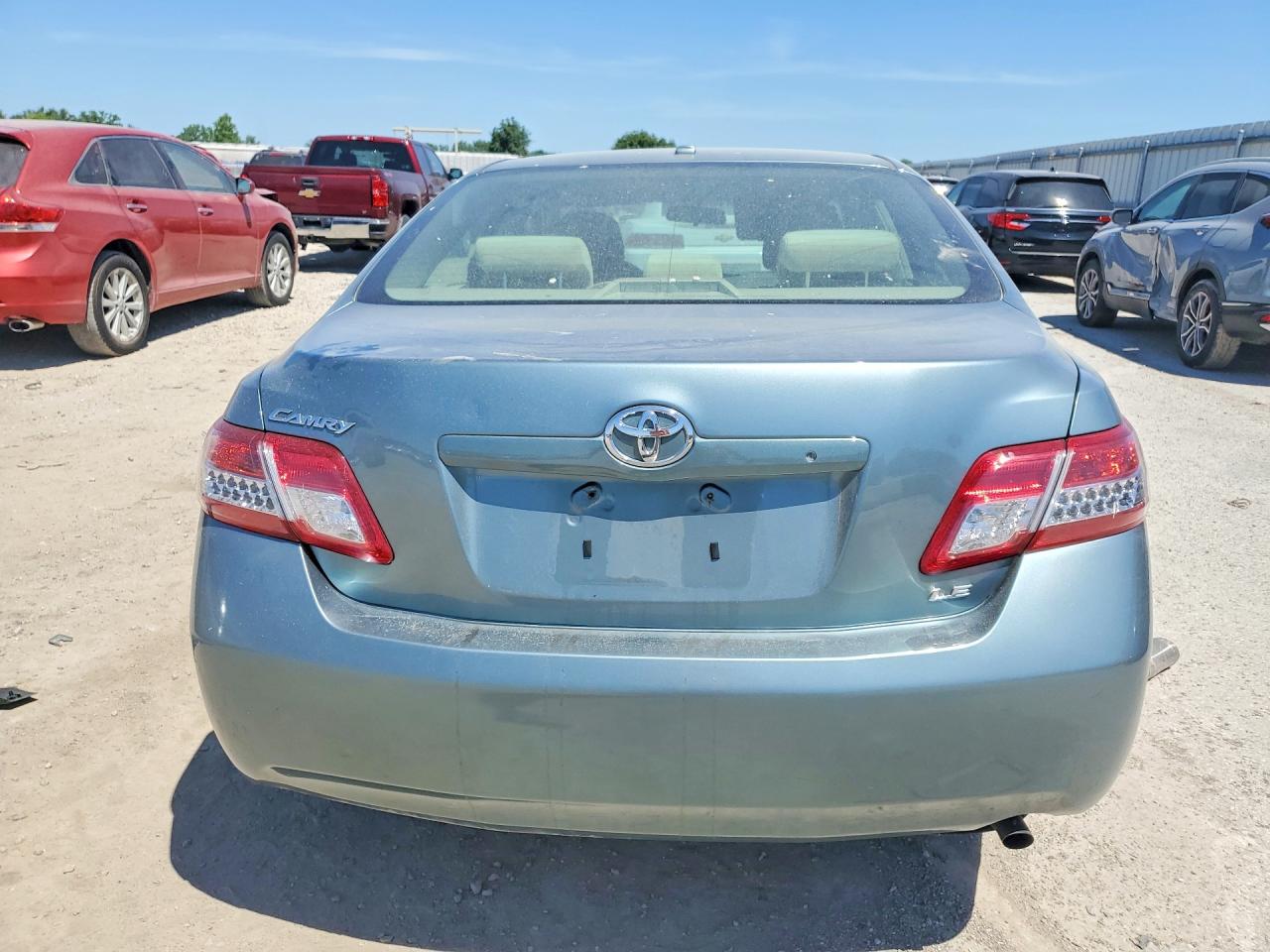 2010 TOYOTA CAMRY LE photo 16