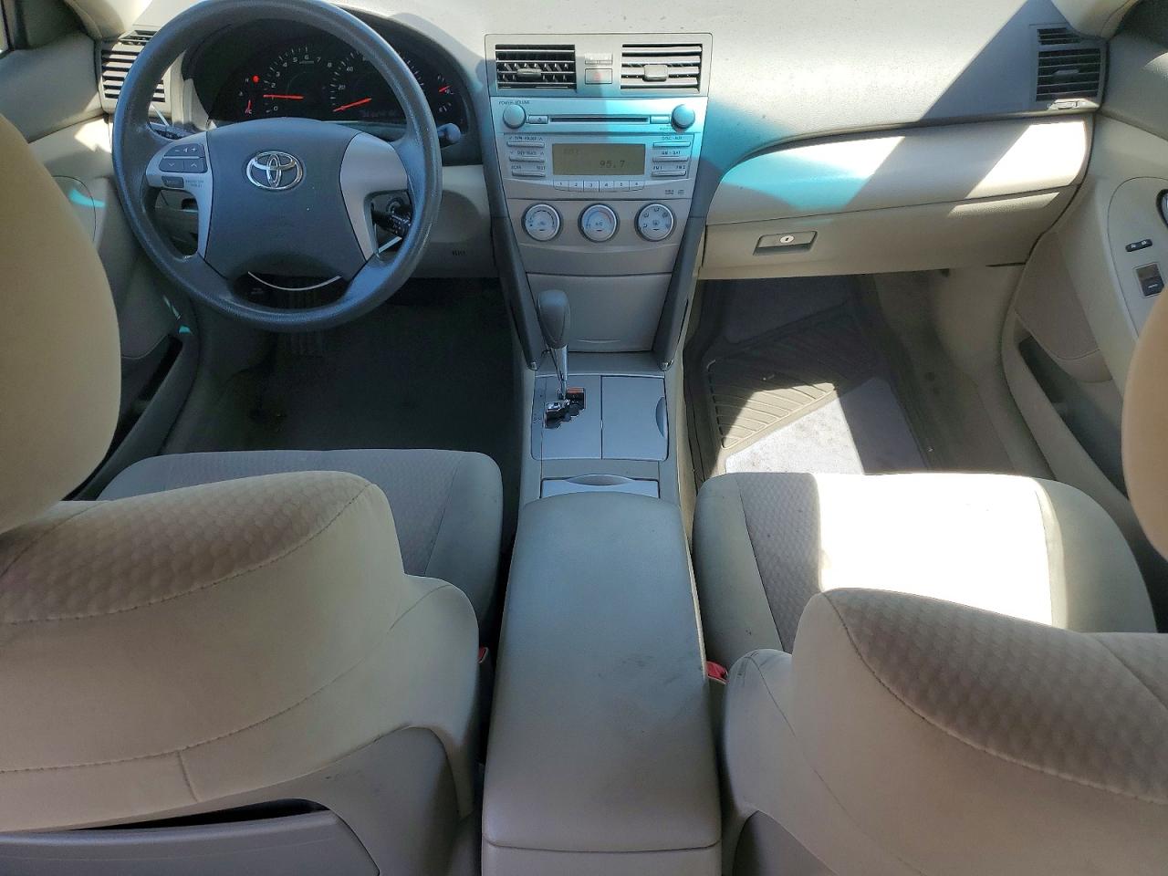 2010 TOYOTA CAMRY LE photo 22