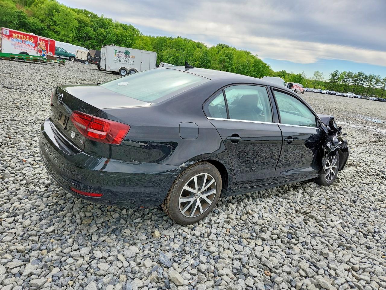 2017 VOLKSWAGEN JETTA SE photo 3