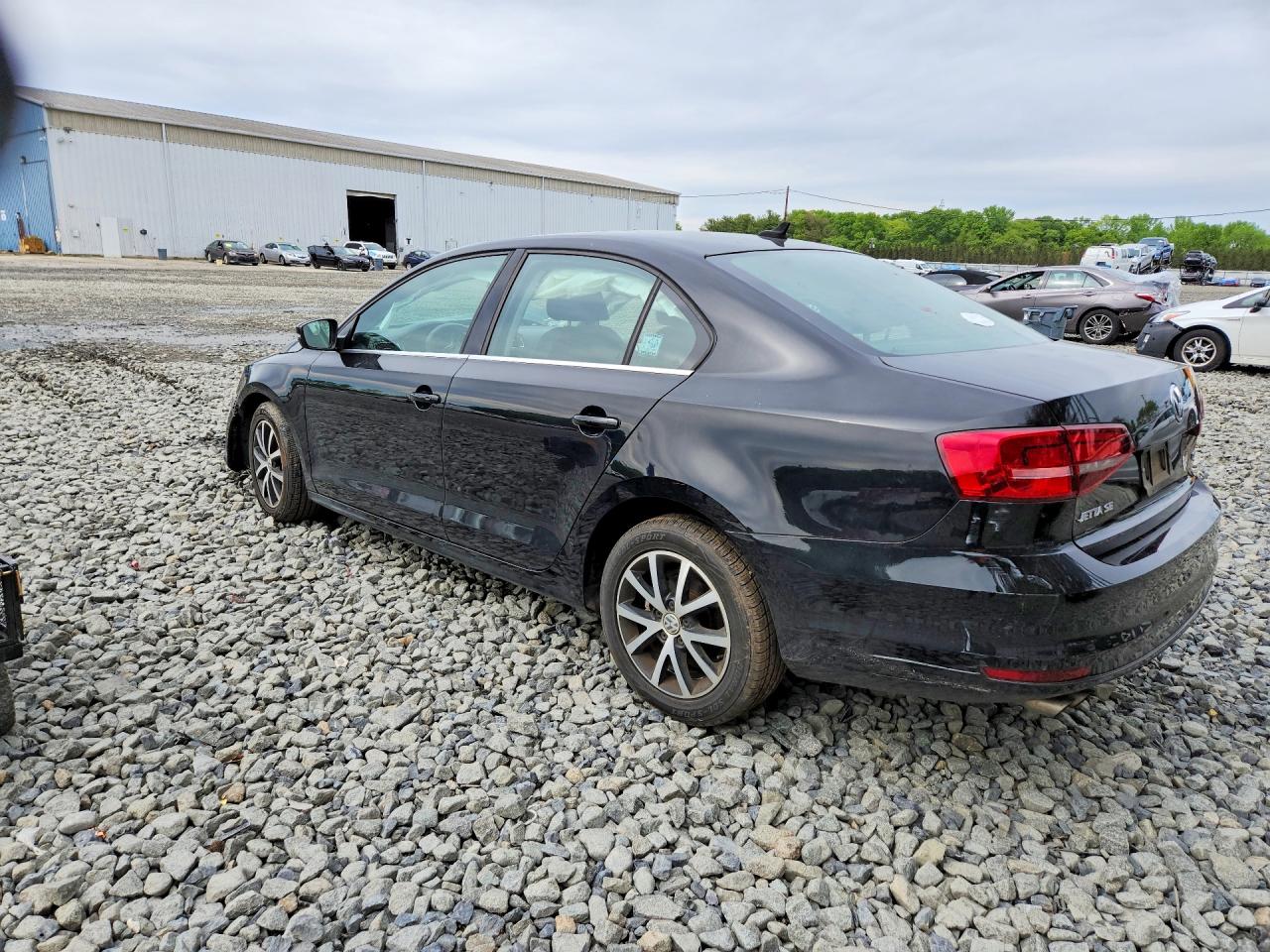 2017 VOLKSWAGEN JETTA SE photo 2