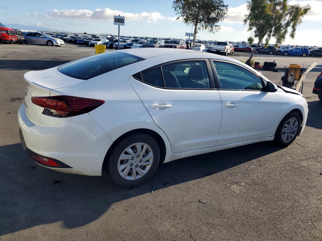 2019 HYUNDAI ELANTRA SE photo 7