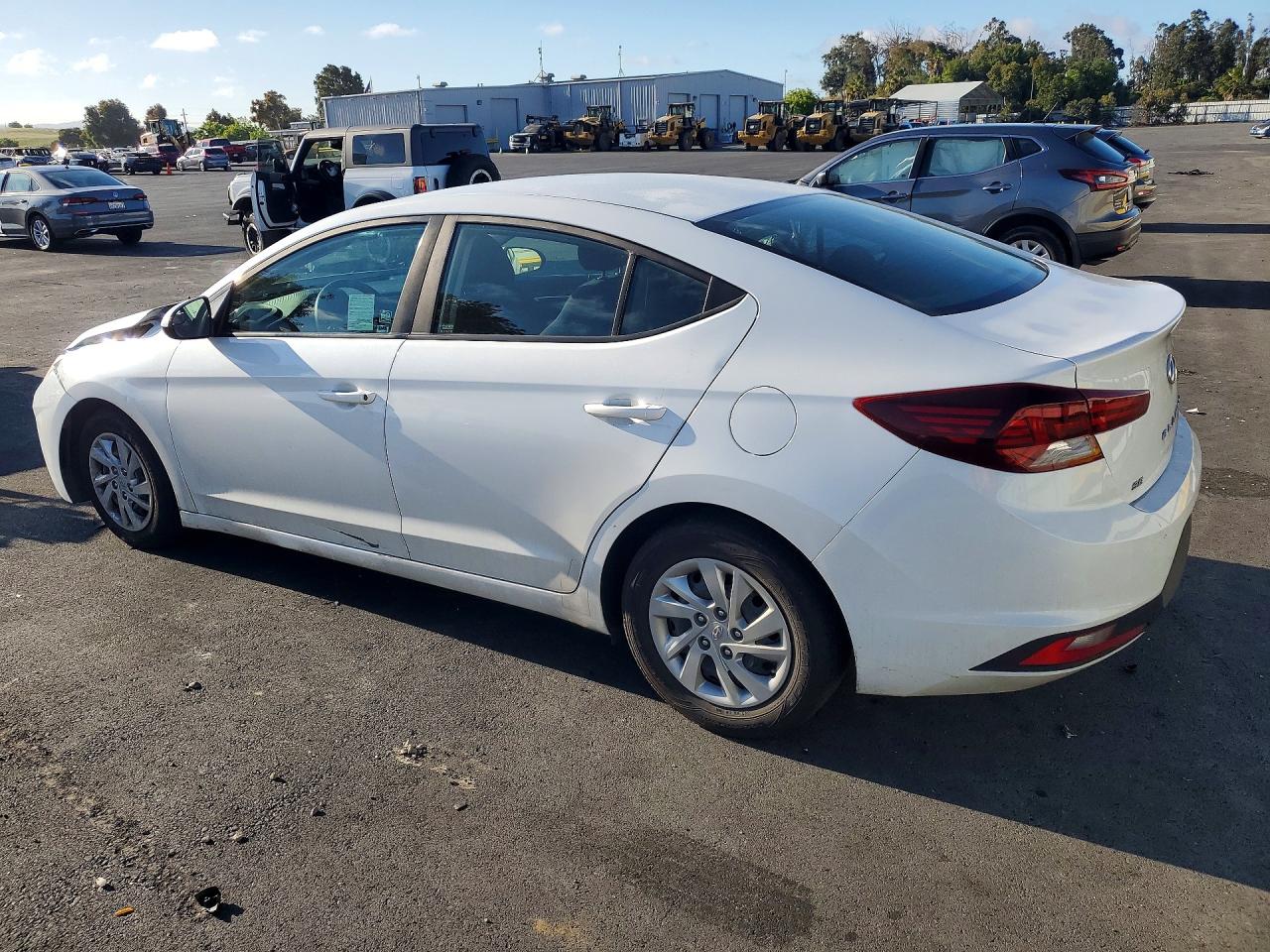 2019 HYUNDAI ELANTRA SE photo 4
