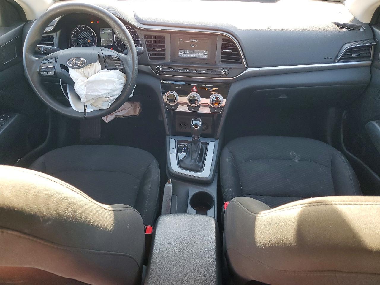 2019 HYUNDAI ELANTRA SE photo 22