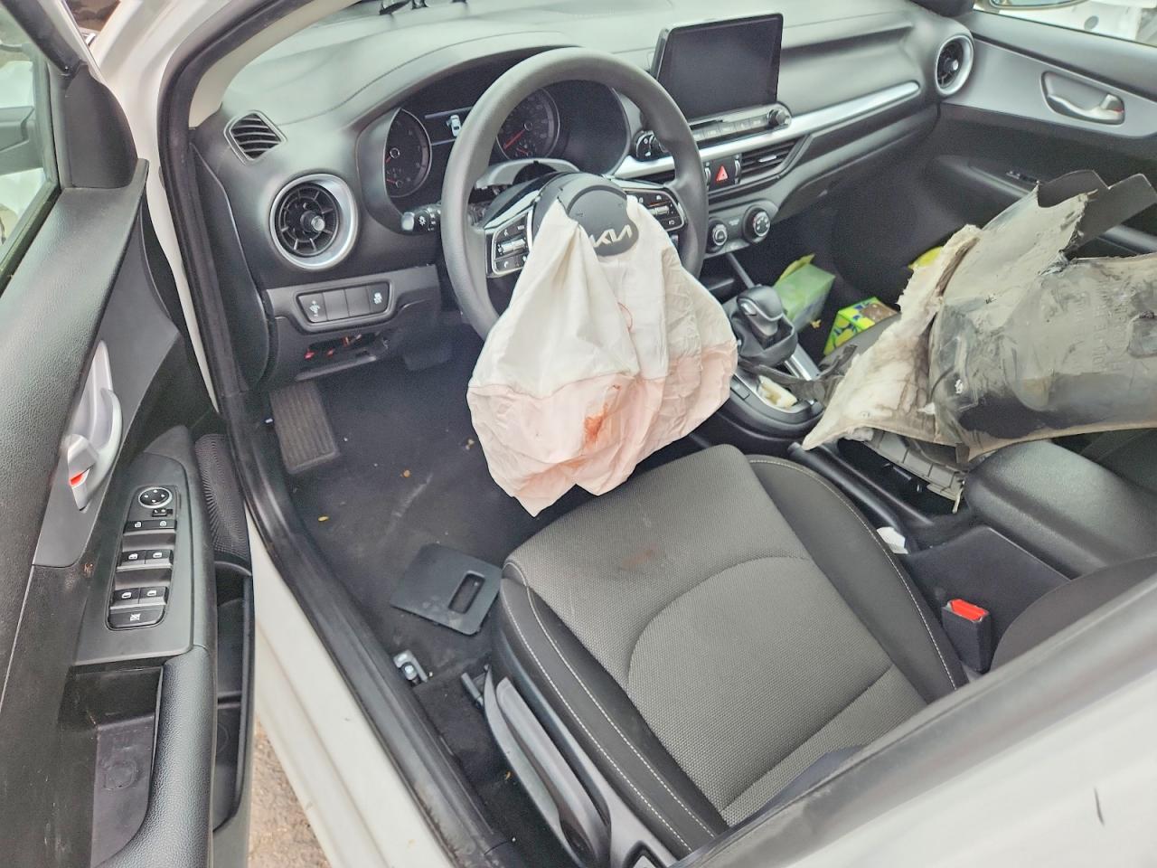 2023 KIA FORTE LXS photo 8