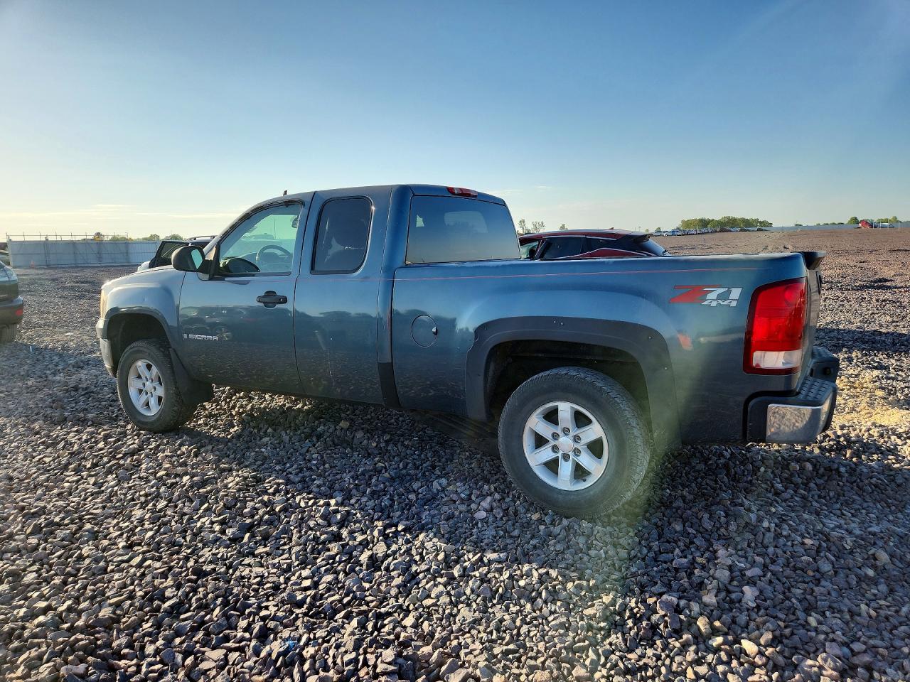 2007 GMC NEW SIERRA K1500 photo 2