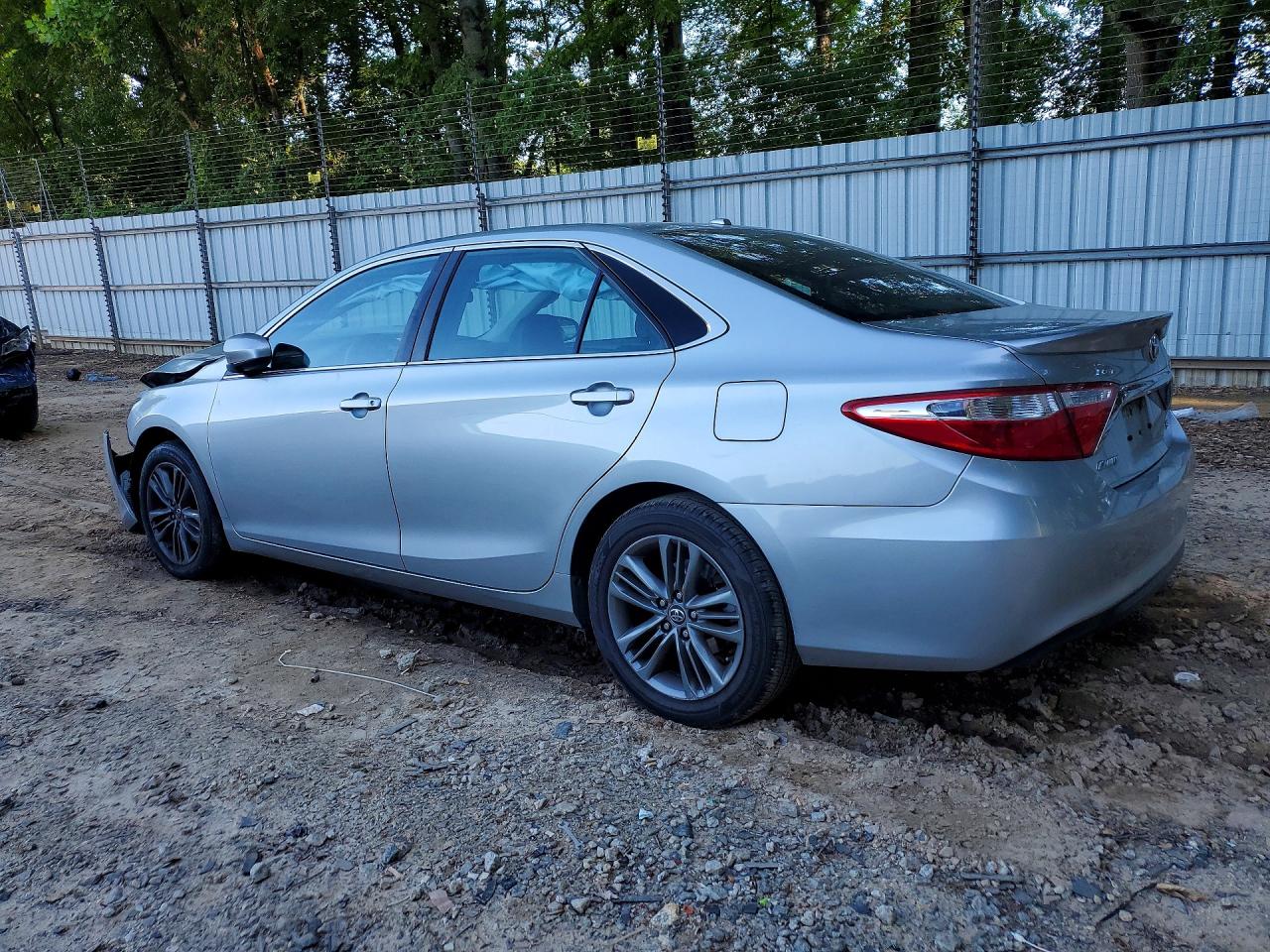 2017 TOYOTA CAMRY SE photo 3