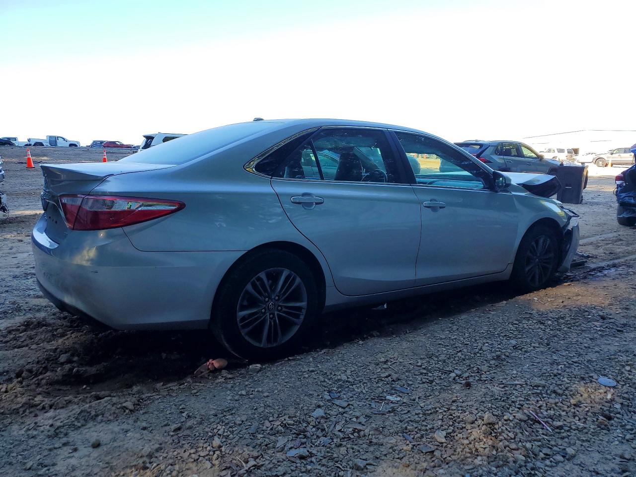 2017 TOYOTA CAMRY SE photo 5