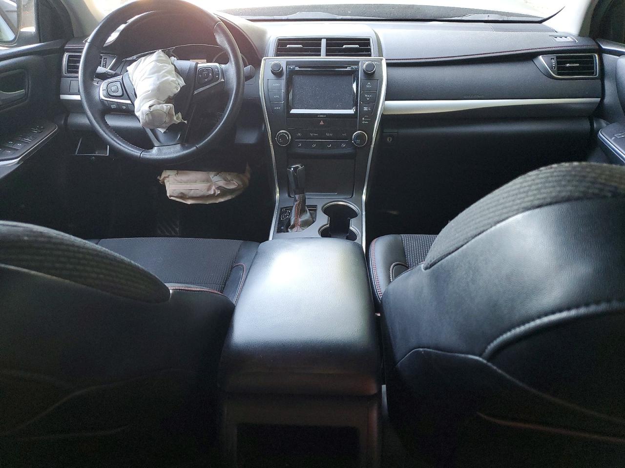 2017 TOYOTA CAMRY SE photo 15