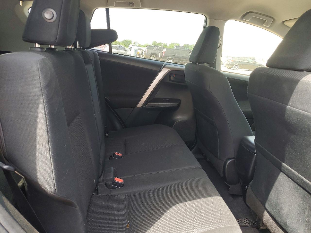2018 TOYOTA RAV4 LE photo 31