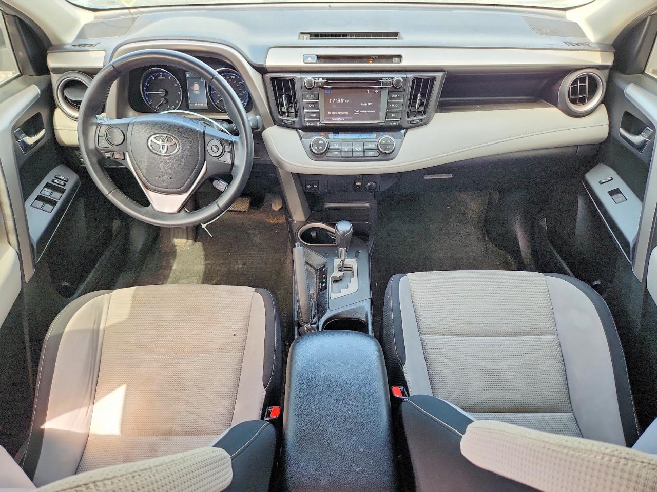 2016 TOYOTA RAV4 XLE photo 8