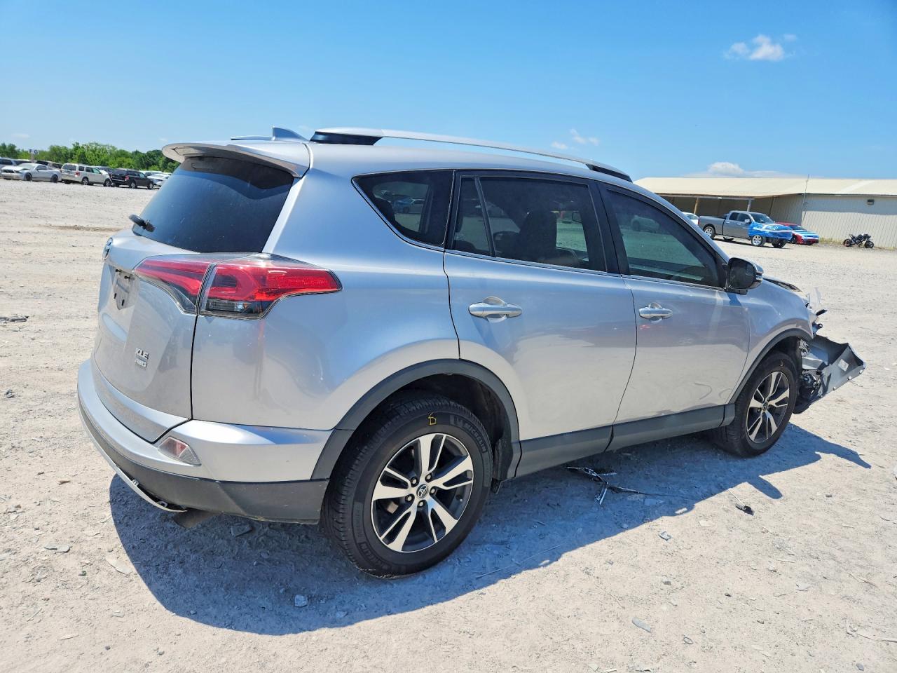 2016 TOYOTA RAV4 XLE photo 3