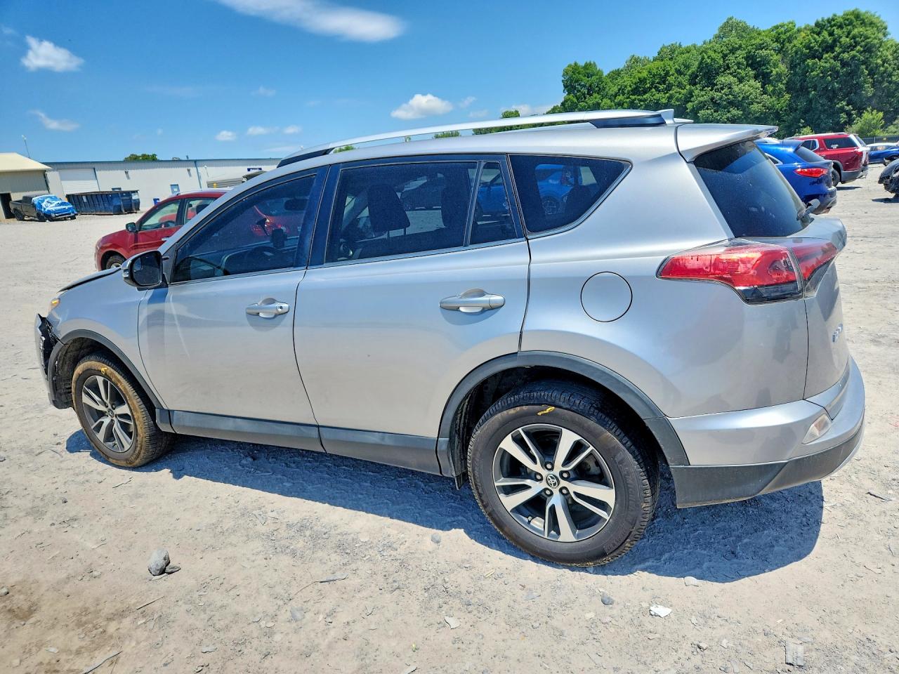 2016 TOYOTA RAV4 XLE photo 2