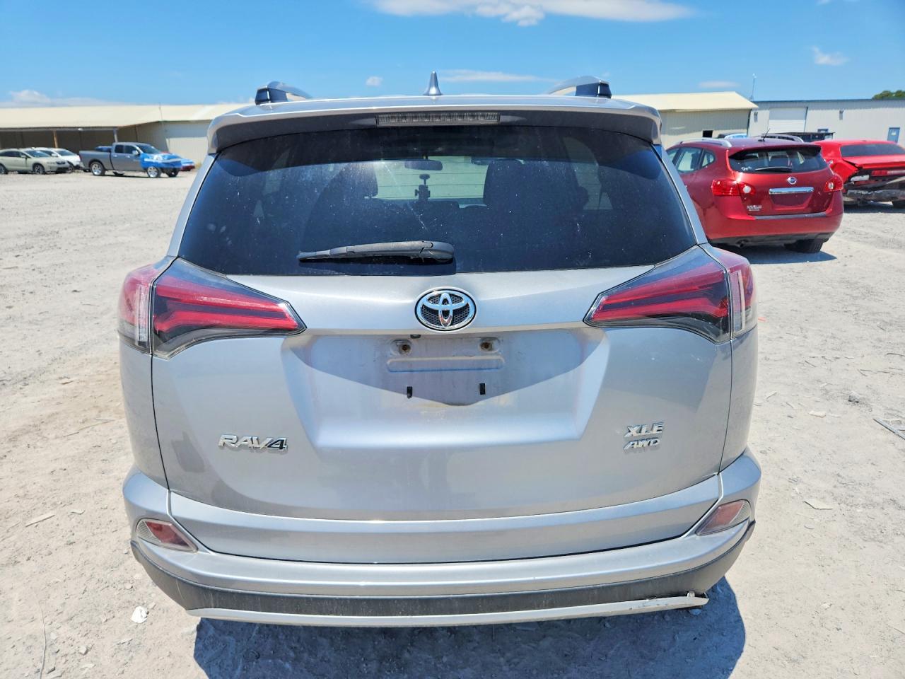 2016 TOYOTA RAV4 XLE photo 6