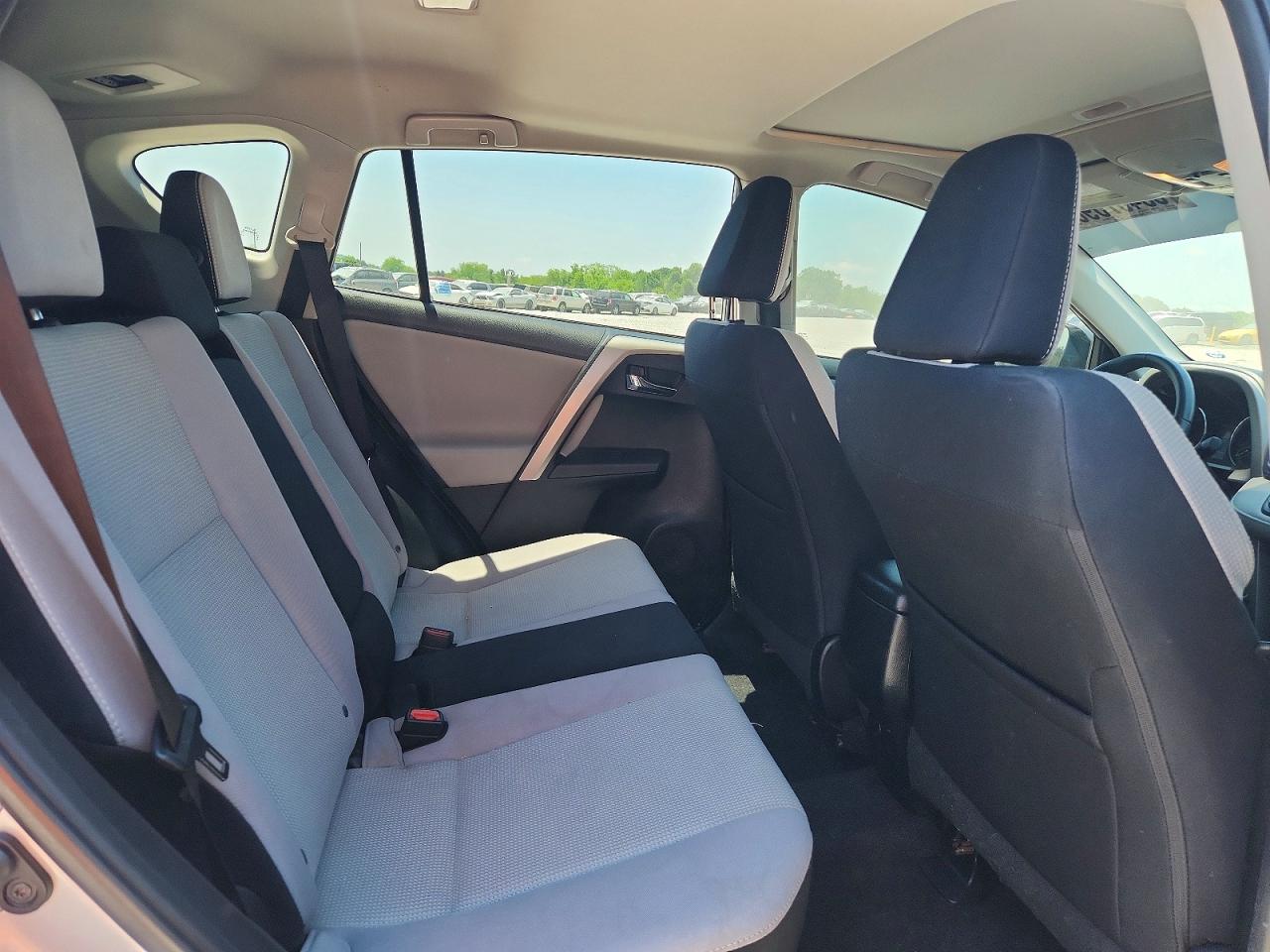 2016 TOYOTA RAV4 XLE photo 11
