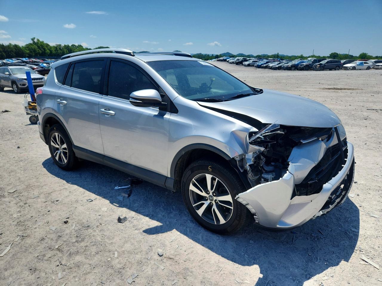 2016 TOYOTA RAV4 XLE photo 4